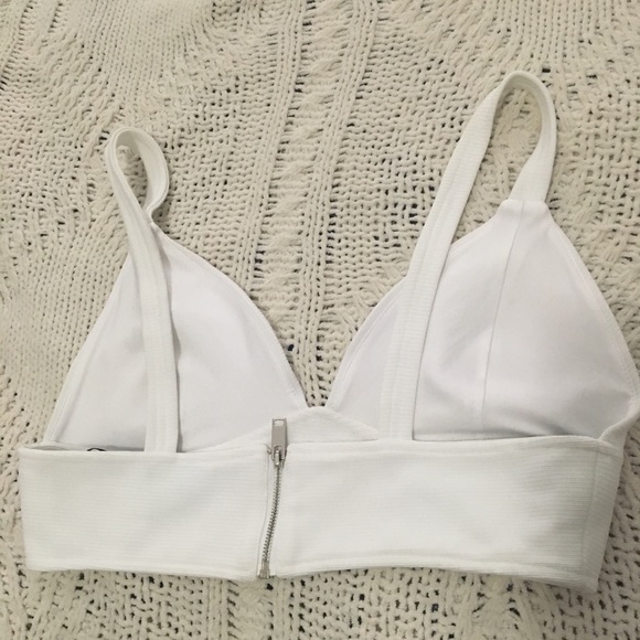 🔥 Sexy White Bralette Top with Back Zipper 🔥 - Picture 2 of 6
